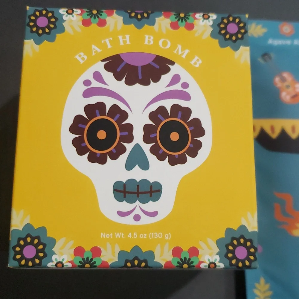 Latika Día‎ de (los) Muertos 2pack bath bomb and fizzing bath soak new FREE